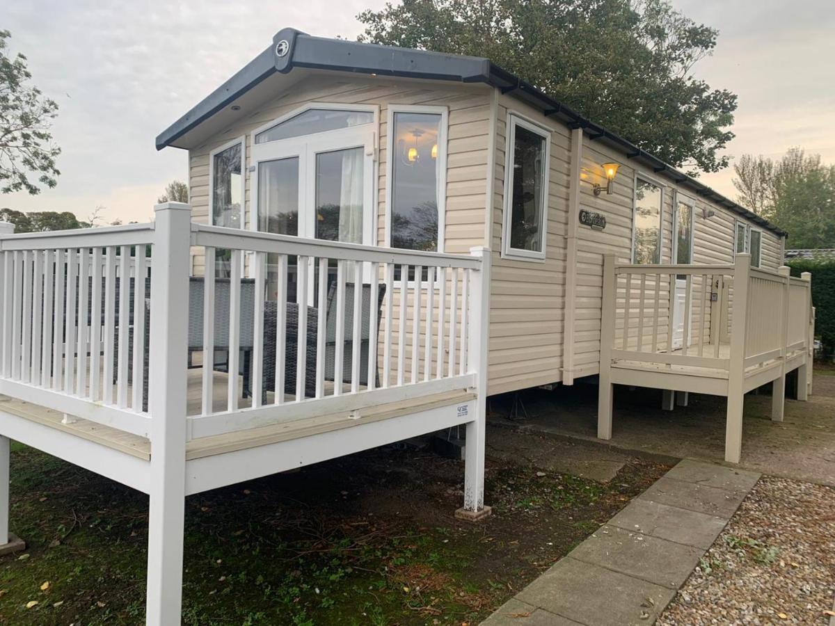 Prestige Static Caravan On 5 Star Holiday Park Cheswick  Exteriér fotografie